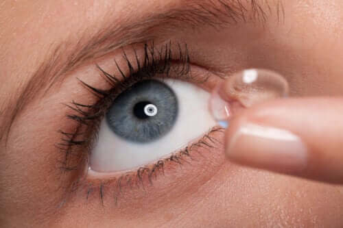 Les risques liés au port de lentilles de contact sans ordonnance