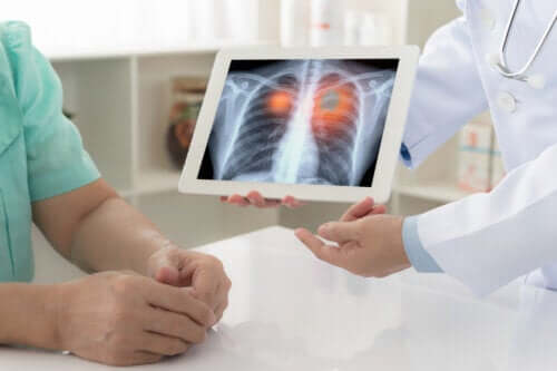 Tache dans les poumons : principales causes et traitement