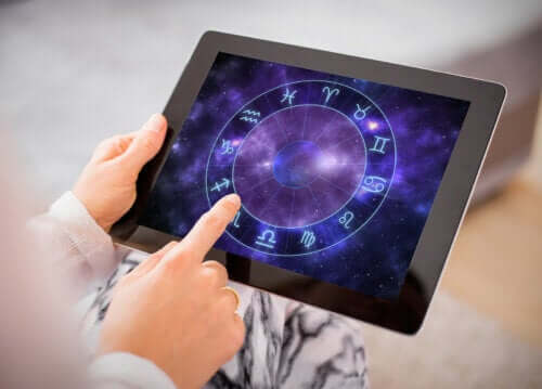 Effet Forer : croyez-vous à l'horoscope ou aux devins ?