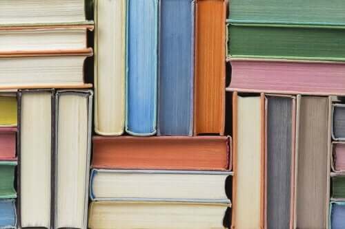 Tsundoku : la tendance déco avec les livres