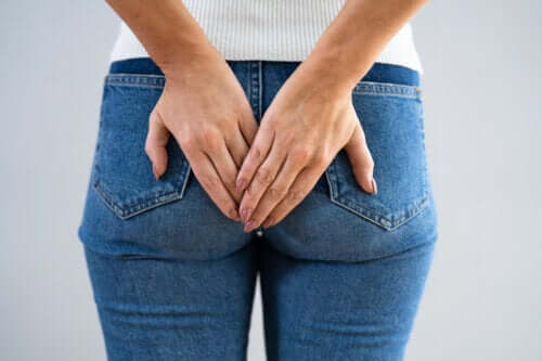 Ténesme rectal : causes, symptômes et traitements