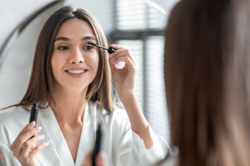 Conseils pour un maquillage sûr autour des yeux