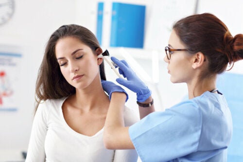 10 causes possibles de saignement dans l'oreille
