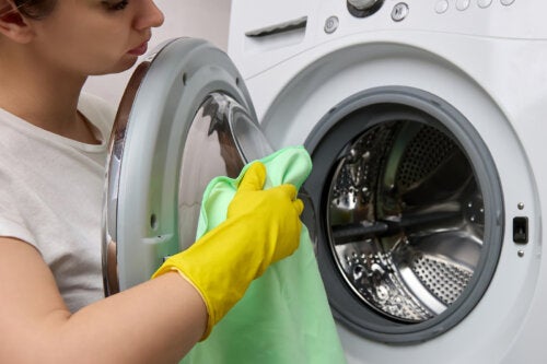 Comment enlever les peluches d'une machine à laver