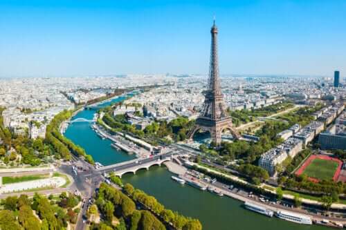 Pourquoi la tour Eiffel mesure-t-elle maintenant 6 mètres de plus ?