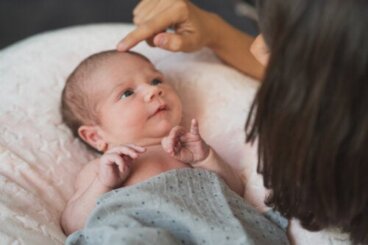 Quand les bébés apprennent-ils à reconnaître leur papa ?