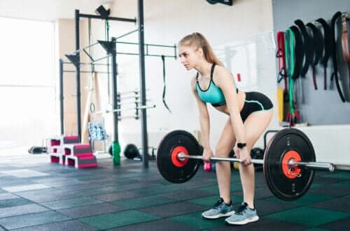 Entraînement initial en force pour les femmes : exercices et bienfaits
