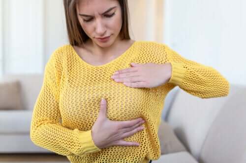 Seins asymétriques pendant l'allaitement : comment corriger cela ?