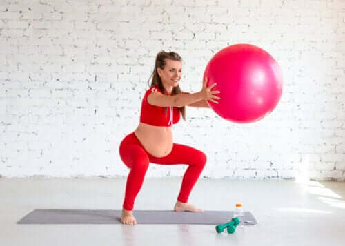 Faire des squats pendant la grossesse : conseils et précautions