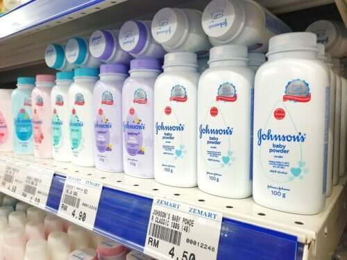 Voici pourquoi Johnson & Johnson va arrêter de vendre sa poudre pour bébé