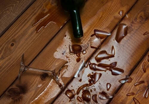 Les meilleures astuces pour bien ramasser le verre brisé