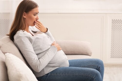 Bouche sèche pendant la grossesse : causes et traitements