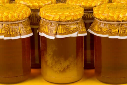 Miel cristallisé : que faire pour le récupérer ?