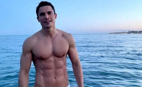 4 exercices pour avoir les pectoraux d'Álex González