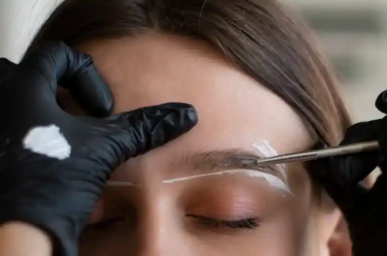 Brow lamination ou lamination des sourcils : le complément idéal pour votre maquillage