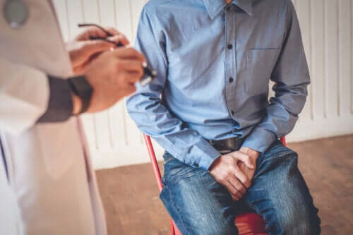 Masses ou grosseurs dans le scrotum : causes, symptômes et traitements