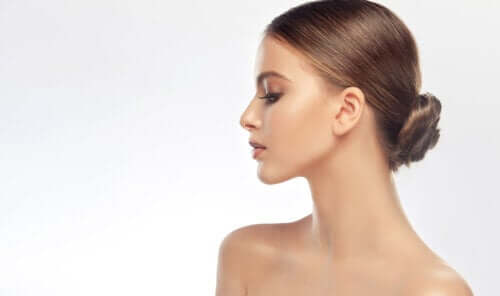 Sleek bun : le chignon japonais qui a la cote