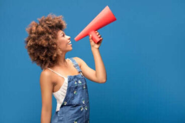 La voix d'une femme change en fonction de la phase du cycle menstruel, le saviez-vous ?