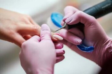 Manucure russe : en quoi consiste-t-elle ?