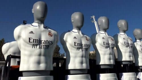 La barrière d'entraînement des coups francs du Real Madrid