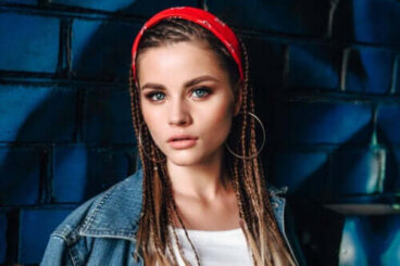 Foulards dans les cheveux : 7 façons de les porter