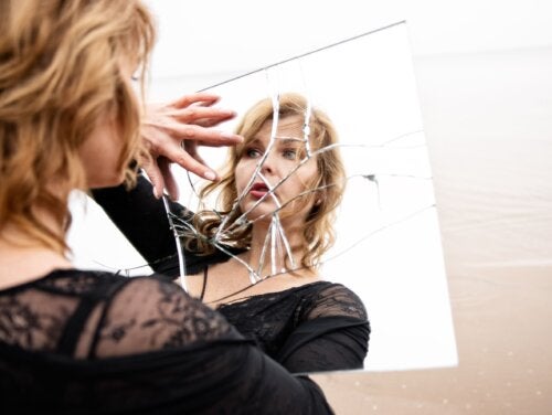 Syndrome de Dorian Gray : qu'est-ce qui cause cette dysmorphie ?