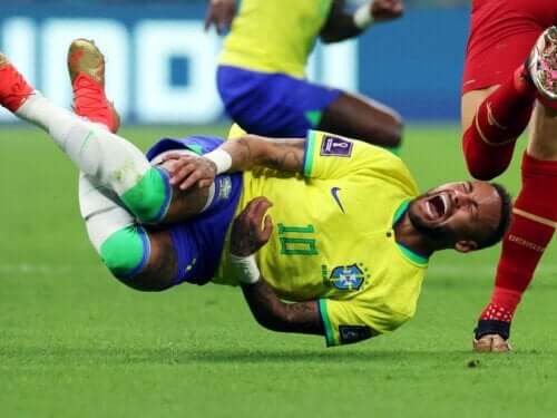 Inquiétude sur la blessure de Neymar : peut-il continuer en Coupe du monde avec une entorse à la cheville ?