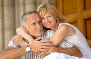 Pourquoi les hommes aiment les femmes plus jeunes qu'eux ?