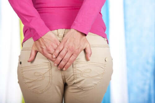 Grosseur dans l'anus : 10 causes possibles et traitements