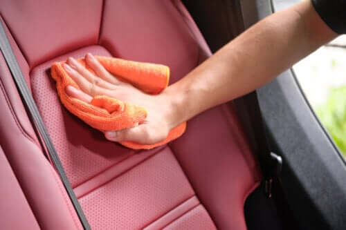Comment nettoyer les sièges auto à la maison ?
