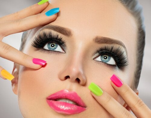 Ongles ondulés : pourquoi cela arrive et comment y remédier