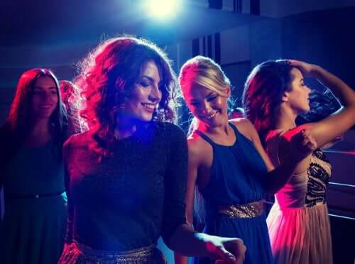 Les 10 coiffures les plus faciles à faire pour une soirée