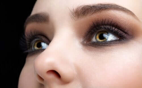 Eye-liner liquide ou crayon pour les yeux, quelle est la meilleure option ?