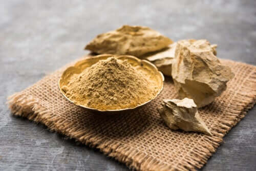 Multani mitti : quels sont ses bienfaits pour la peau ?