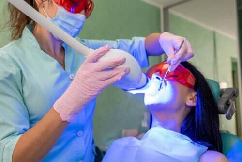 Blanchiment des dents par LED : avantages, inconvénients et soins