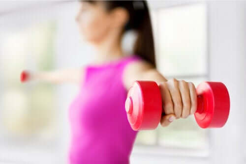 9 exercices qui vous aideront à augmenter la taille de vos seins