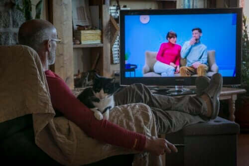 Une étude révèle qu'il y a un plus grand risque de démence quand on mène une vie sédentaire devant la télévision