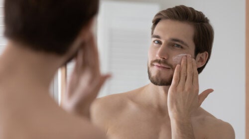 Étapes et conseils pour le maquillage masculin pour améliorer votre beauté naturelle