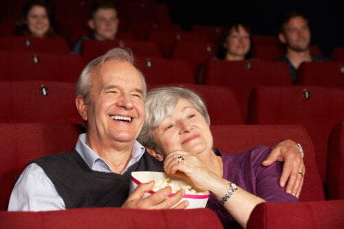 Seniors : bienfaits du cinéma et 10 films recommandés