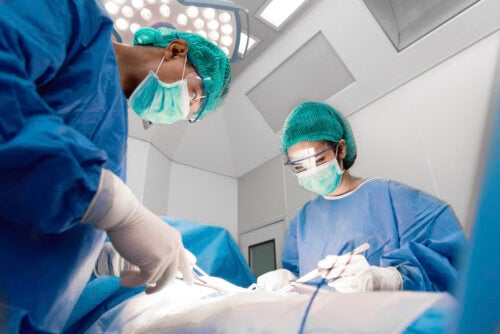 Chirurgie de la poche en J : procédure et soins
