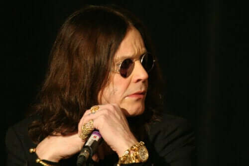 Ozzy Osbourne annule sa dernière tournée musicale en raison de problèmes de santé : de quoi souffre le leader de Black Sabbath ?
