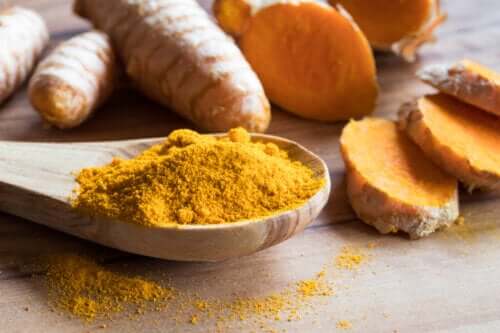 Le curcuma et 9 autres épices anti-inflammatoires contre l'arthrite