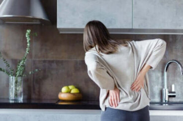 Douleur au niveau du dos et du ventre : quelles sont les causes ?