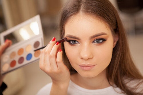 5 erreurs lors du maquillage des paupières tombantes