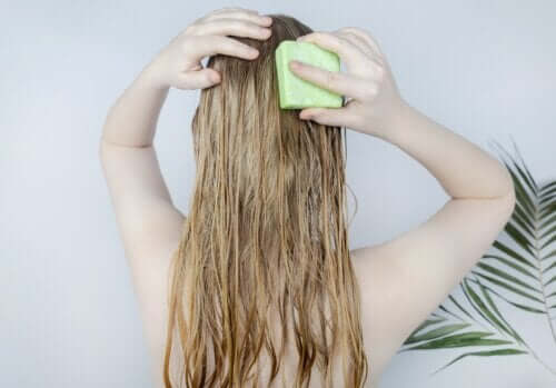 Shampooing solide : quels sont ses avantages ?