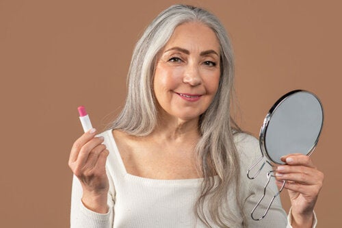 Les 10 erreurs de maquillage les plus courantes chez les femmes de plus de 50 ans et comment les éviter