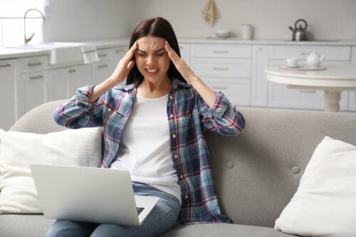 Pression dans la tête : 15 causes possibles et recommandations