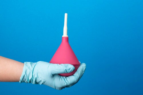 Qu'est-ce qu'un lavement et comment l'utiliser en toute sécurité ?