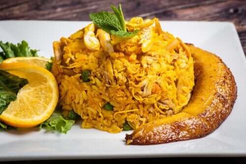 Riz au poulet colombien : recette saine, riche et économique