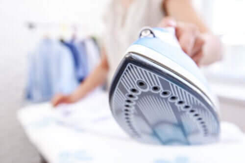 Quelle quantité d'énergie consomme un fer à repasser et comment réduire le coût ?